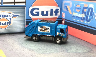 Matchbox City Services Garbage Truck No. MB742 1:86 Scale - Image 1 of 3