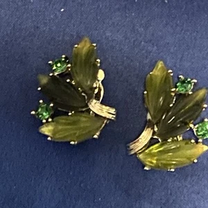 3 Paar Vintage grüne Ohrringe: Lisner Blätter, Kleeblätter und Lilypads - Bild 1 von 8