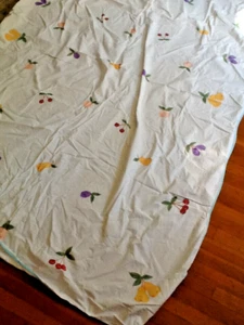 VINTAGE TISCHDECKE 60 X 90" WEISS BAUMWOLLE MIT BESTICKTEM OBST BLAUEM RAND 082024F - Bild 1 von 6