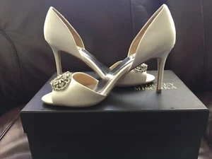 Badgley Mischka “Dana” White Satin Wedding Shoes- Size 9.5 - Picture 1 of 12