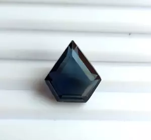 Pietra preziosa sfaccettata sfaccettata blu quarzo idro a forma di diamante 15 mm 7 carati - Foto 1 di 9