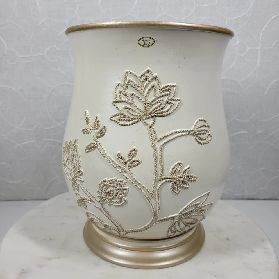 Popular Cesta de basura Bath Maddie de 10" crema floral diseño elevado cubo de basura Foto 1 de 4