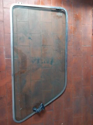 VETRO CROMATO A COMPASSO POSTERIORE DX AUTOBIANCHI A112 MK4-5 [996] - Image 1 of 4