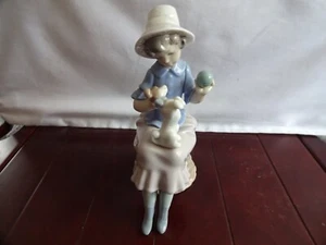 Lladro Nao Girl with Dog & Ball Height 20x13x9 cm - Picture 1 of 7