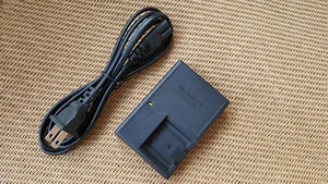 Charger Li-41C Li-42B FE-150 FE-160 IR-300 FE-20 FE-240 710 FE-5500 - Picture 1 of 4