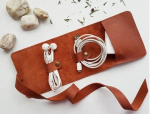 Power Data Line Cargador Digital Accesorio Bolsa Bolsillo Cuero Vaca Marrón H939 - Imagen 1 de 4