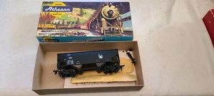 Athearn Bev-Bel Ho Scale CNJ Liberty Herald 2-Bay Offset Side Hopper 944-7 Originalverpackt - Bild 1 von 5