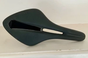 Fi'zi:k Arione R1 Open Saddle Carbon Braided. Regular 130mm - Picture 1 of 7
