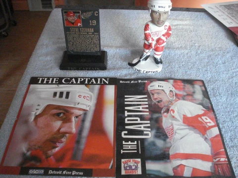 VINTAGE STEVE YZERMAN "THE CAPTAIN" BOBBLEHEAD & COMMEMORATIVE HOF PLAQUE+BONUS Cover