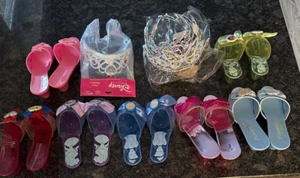 11 Diadem Kronen & 7 Prinzessin Spielschuhe Schneewittchen Aschenputtel Disney etc Kunststoff - Bild 1 von 14