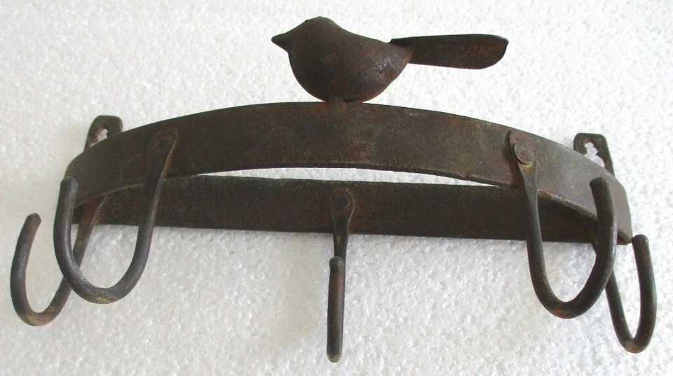 ANTIGUO ESTANTE PARA UTENSILIOS DE CARNICERO DE HIERRO GANCHOS SOPORTE PERCHA CON PÁJARO Foto 1 de 4