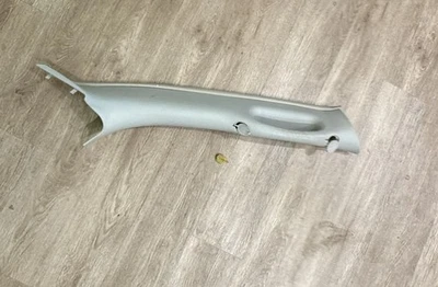 02-05 Manija de agarre derecha del pasajero delantero moldura de pilar para Dodge Ram 1500 Foto 1 de 3