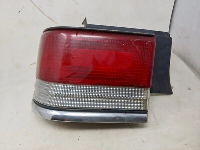 PLYMOUTH ACCLAIM 1989-1995 ORIGINAL FABRICANTE DE EQUIPOS ORIGINALES LÁMPARA TRASERA IZQUIERDA LUZ TRASERA DEL LADO DEL CONDUCTOR Foto 1 de 4