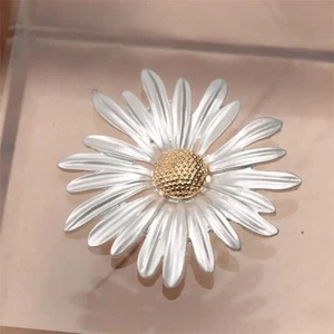 Hermoso Broche Grande Bosque Flor Margarita Esmalte Tono Plata con Caja - Imagen 1 de 8