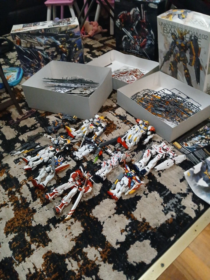 Lot of 10 Used Gundam Model Kits 1/144 - Image 1 of 4