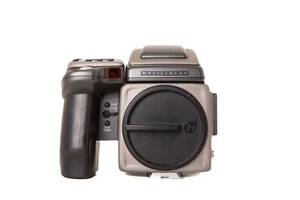 Hasselblad H2 With HV90X Finder - Picture 1 of 9