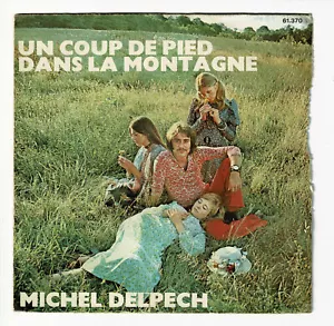Michel DELPECH Vinyle 45T COUP D PIED DANS MONTAGNE -LES GROUPIES -BARCLAY 61370 - Imagen 1 de 3