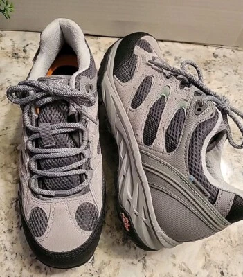 Women's Hi-Tec Low Top Gray Suede/Leather Waterproof Hiking Shoes Size 7.5 /38.5 - Image 1 of 4