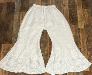 Pantalone boho all'uncinetto bianco chiffon spiaggia fondo a campana svasato piccolo elastico in vita - Foto 1 di 10