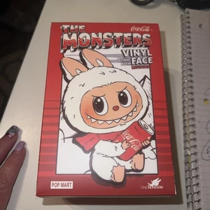 POP MART The Monsters Labubu Coca-Cola Plüsch Anhänger authentisch versiegelt Blindbox - Bild 1 von 4