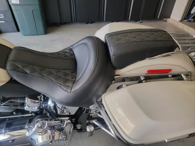 Assento Softtail Harley Davidson 2015 feito sob medida pela famosa "Loja de Estofados" - Imagem 1 de 4