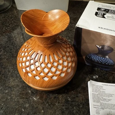Mini Humidifier for Desk Bedroom Indoor Flower 300ml Wood Grain Night Lamp - Image 1 of 4