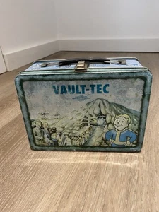Fallout 3 Edycja Kolekcjonerska Vault-Tec Lunch Box - Zdjęcie 1 z 7