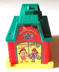 Vintage Multicolor 1993 Kunststoff McDonalds Feuerwehrhaus Spielzeug - Bild 1 von 7