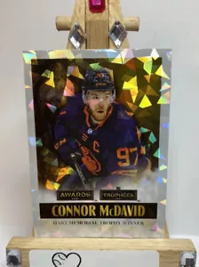 Adesivi CONNOR MCDAVID 2021-22 Topps NHL #33 NHL Awards (Hart Trophy) LAMINA - Foto 1 di 6