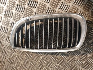 Kühlergrill vorne links - BMW 3er V Coupe (E92) - Ref: 224059-10 - Bild 1 von 3