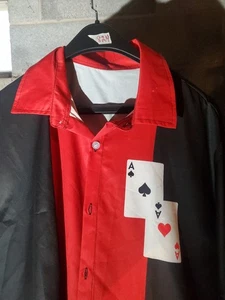 Camisa de jugadores de póker, negra y roja con logotipos de as de pala y as de corazón - Imagen 1 de 5