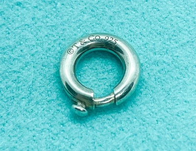 Tiffany & Co. Hallmarked 10mm Round Clasping Link Spring Charm Holder Sterling - Image 1 of 4