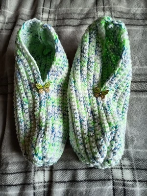 1 Paar Handgehäkelte Hausschuhe Gr. 40/41 Weihnachten Geschenk - Bild 1 von 3