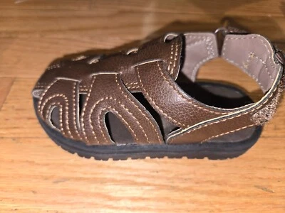 Sandalias de pescador marrón Carters talla 6 para niños pequeños usadas una vez Foto 1 de 4