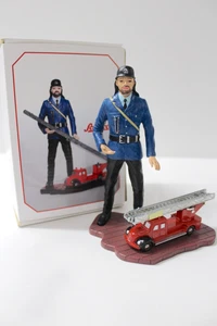 Original Schuco Piccolo Figur Feuerwehrmann mit Magirus Feuerwehr - Bild 1 von 2