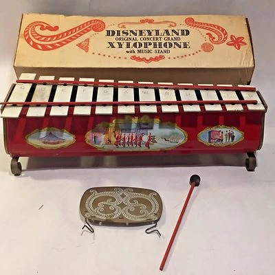 Винтажная оловянная литографическая игрушка DISNEYLAND РЕДКИЙ концертный гранд-силофон с музыкальной подставкой в коробке  - Изображение 1 из 4