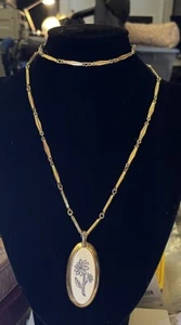 Vtg Caroline Crème & Black Flower Pendant Necklace Signed MLB - Picture 1 of 2