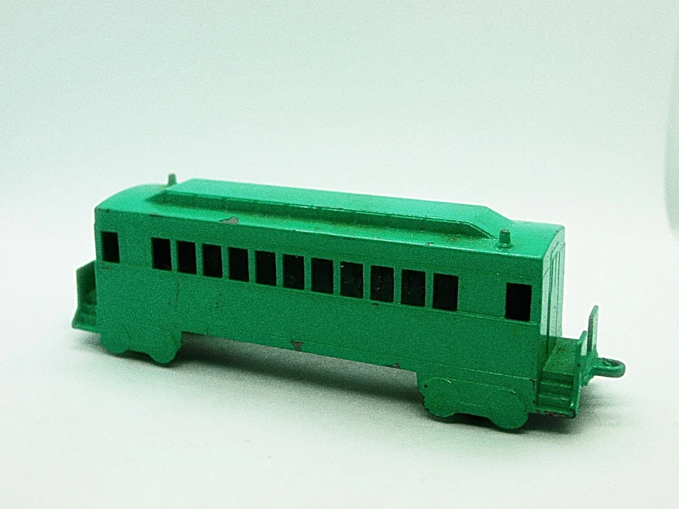 Midgetoy Green Passenger Car NM - Image 1 of 2