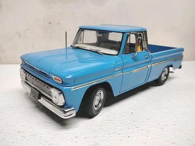 Chevrolet C-10 1965 camioneta Sun Star azul claro escala 1:18 diecast rara con caja Foto 1 de 4