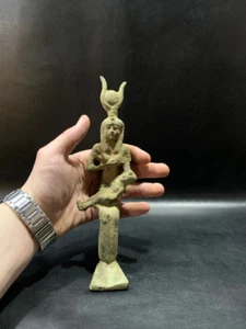 Réplica de ISIS diosa de la magia sentada y dando lactancia materna a Horus - Imagen 1 de 7