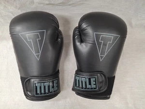 Title Boxing Gloves 14oz Black Aerovent Excellent! - Picture 1 of 5