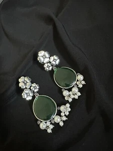 Pendiente Jhumka tradicional oxidado plata étnica india en piedra roja y verde - Imagen 1 de 3