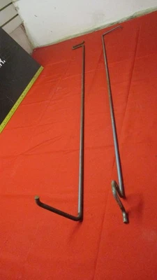 Chevrolet y Pontiac 1965-1966 sedán maletero barras de torsión Foto 1 de 4