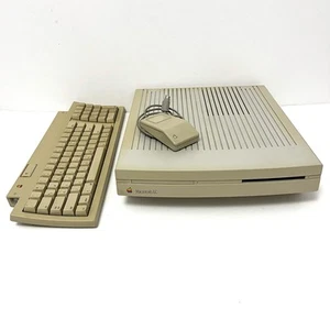 Vintage Apple Macintosh LC M0350 mit Tastatur und Maus - Bild 1 von 24