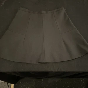 Mini falda acampanada de crepé tulipán J.Crew B0314, para mujer talla 6 negra $78 - Imagen 1 de 9