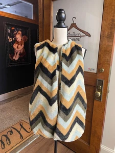 Est 1946 Kunstfell Chevron Print Damen Weste (S) - Bild 1 von 4