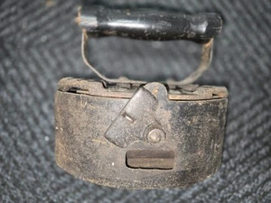 VERY OLD VTG ANTIQUE PRIMITIVE CAST IRON COAL CLOTHES IRON, HEAVY (6 lbs) - Picture 1 of 13