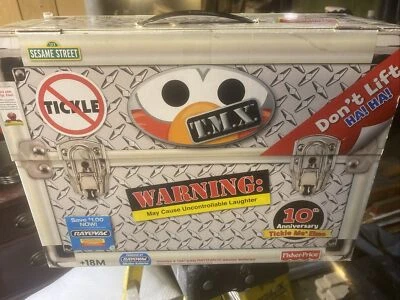 Fisher Price Tickle Me Elmo Plaza Sésamo 10 Aniversario Rojo Foto 1 de 4