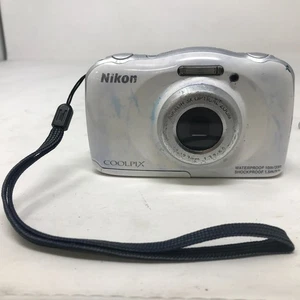 Cámara digital Nikon COOLPIX S33 13,2 MP impermeable zoom óptico 3x - Imagen 1 de 12