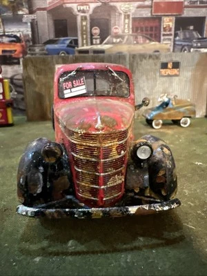 1938 International D2 Pickup - Barn Find Cars - 1:25 DIECAST - Weathered - Image 1 of 4